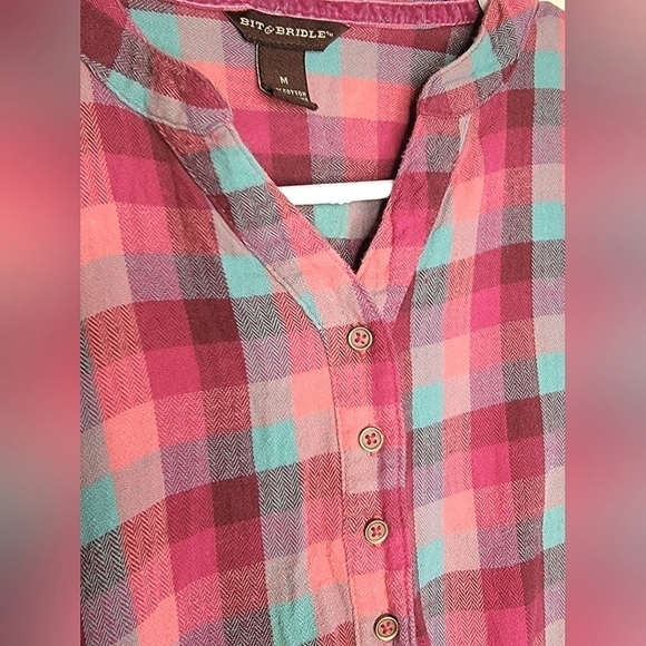 Women's Bit & Bridle long sleeve 1/4 button plaid top, size Medium M. - Picture 5 of 5